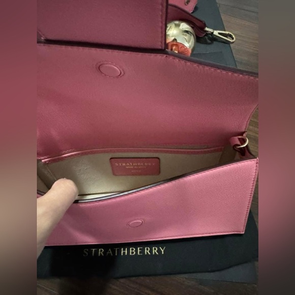 Elegant Pink Leather Bag - Picture 12 of 13